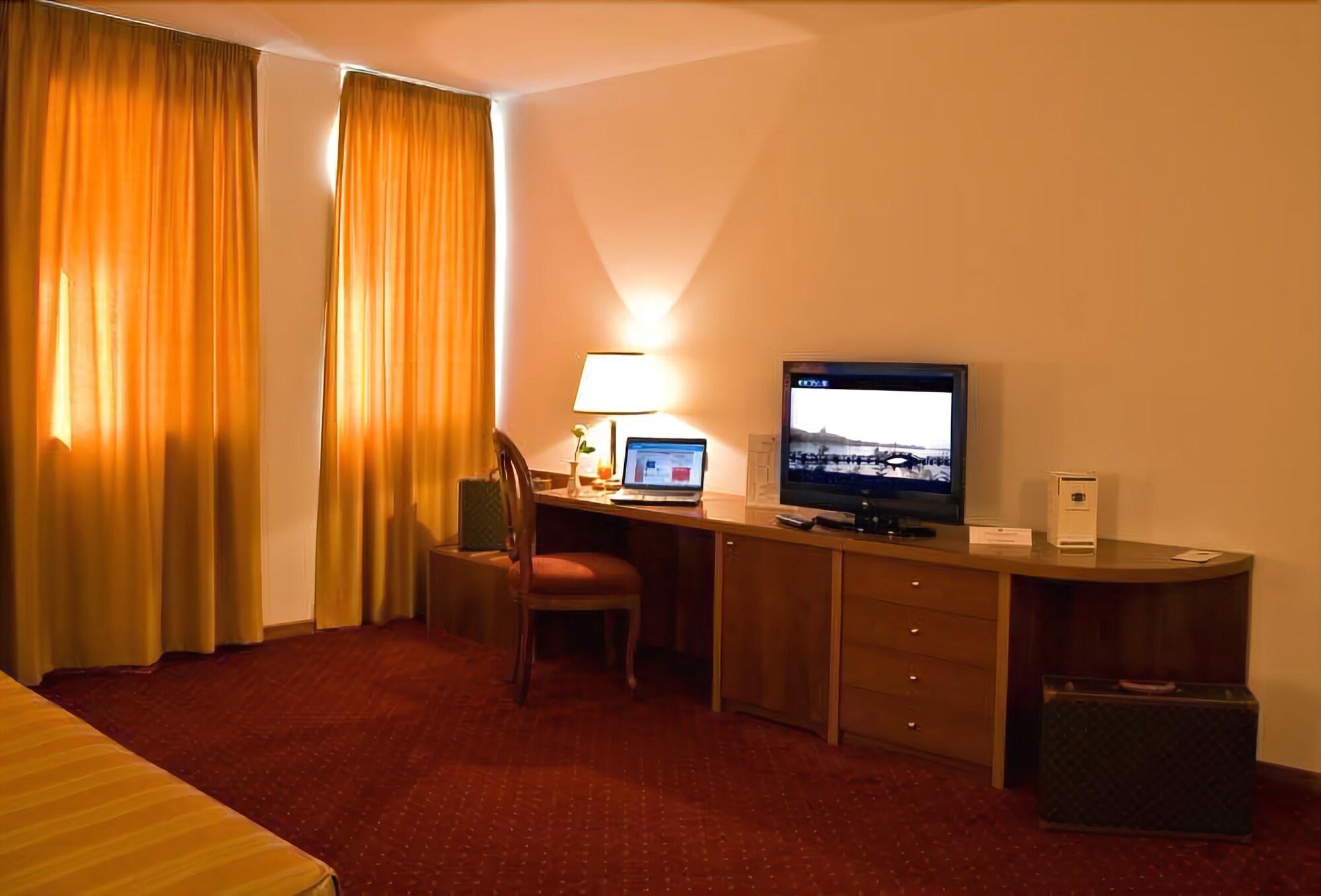 Best Western Park Hotel Continental Сан-Дона-ді-П'яве Номер фото